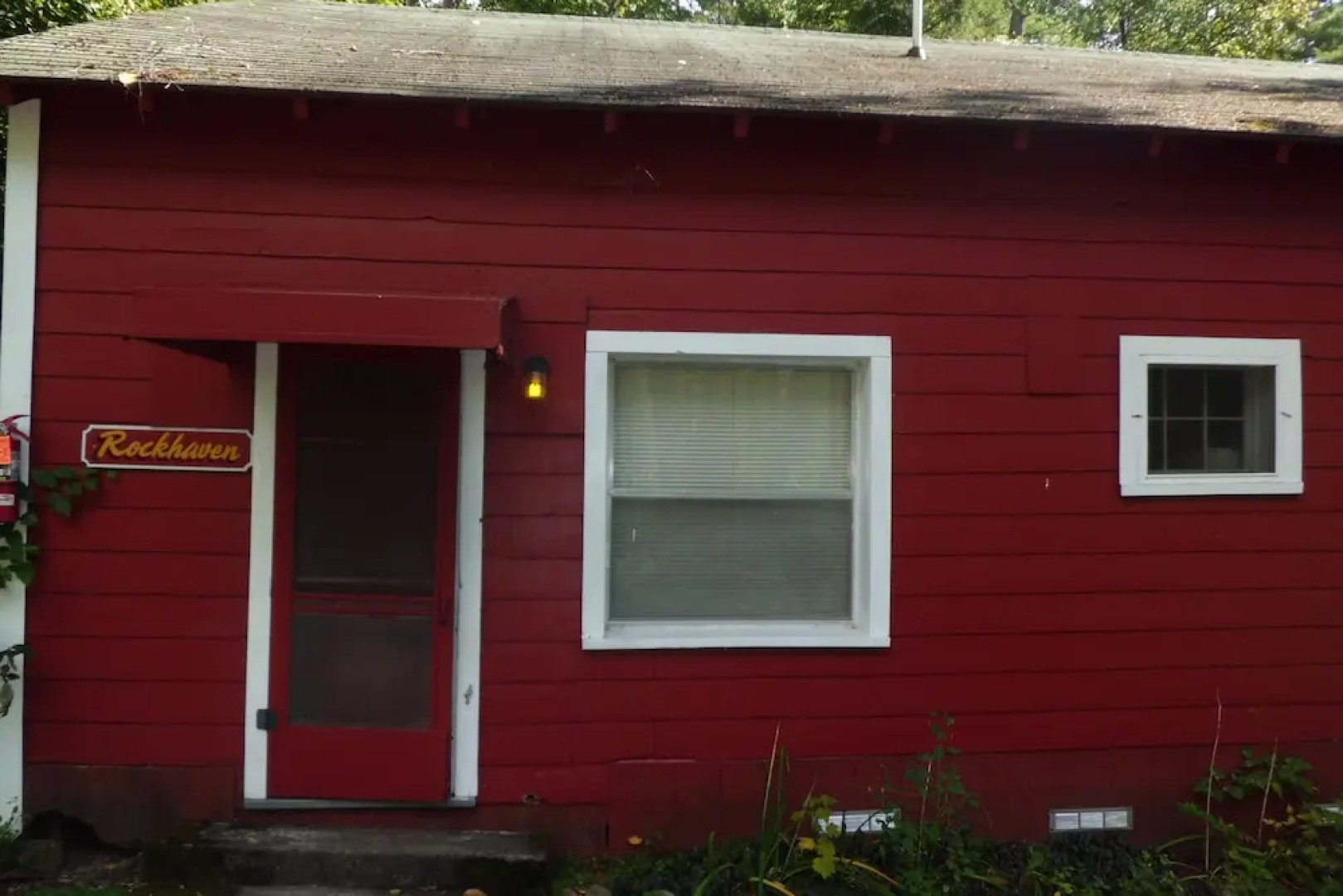 Hide-a-way Waterfront Cottages