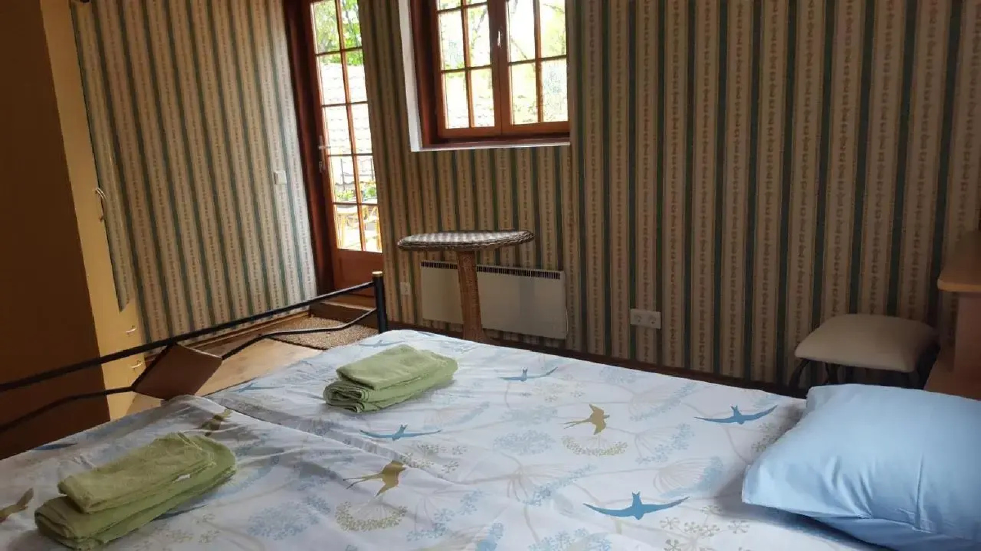 Deluxe Apartments in the City Center with Balcony