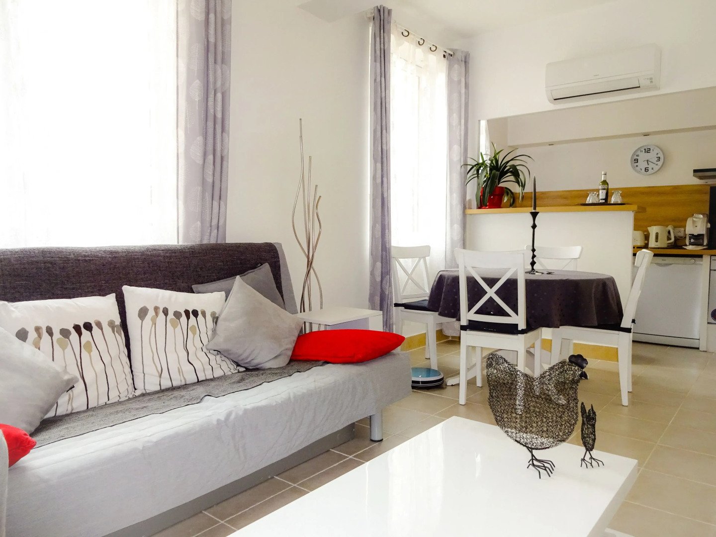 Le Pytheas Vieux Port Marseille