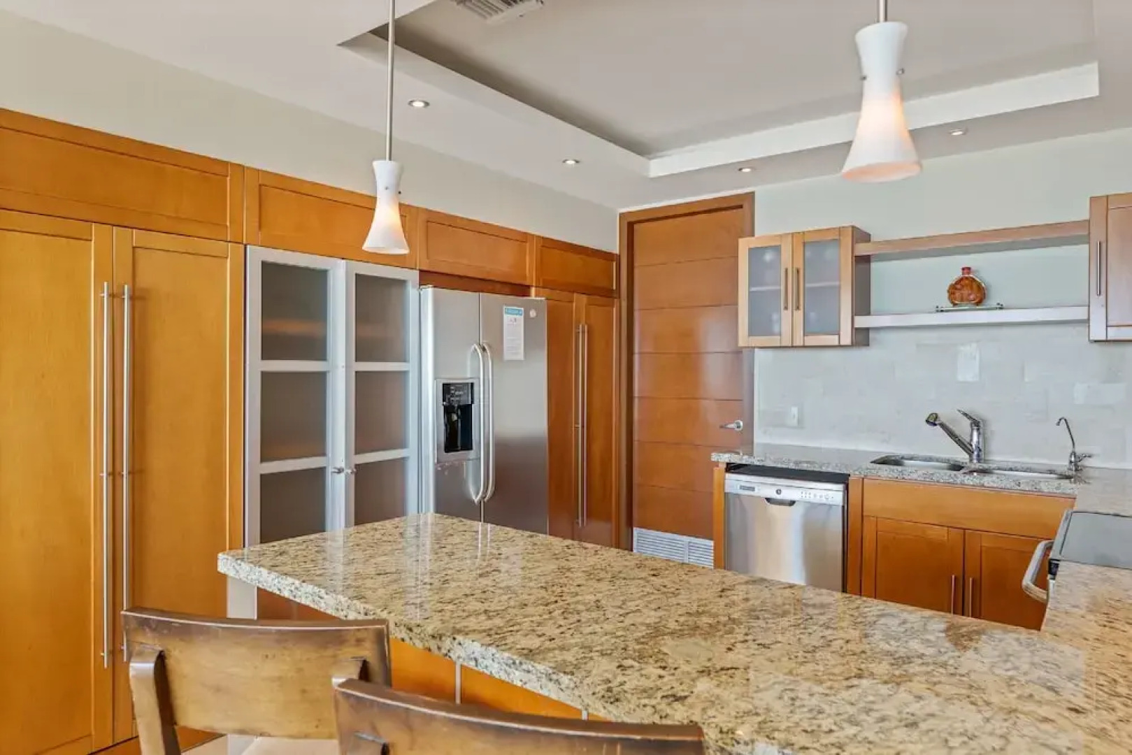 Encanto Living 0901 -2BR by Kivoya