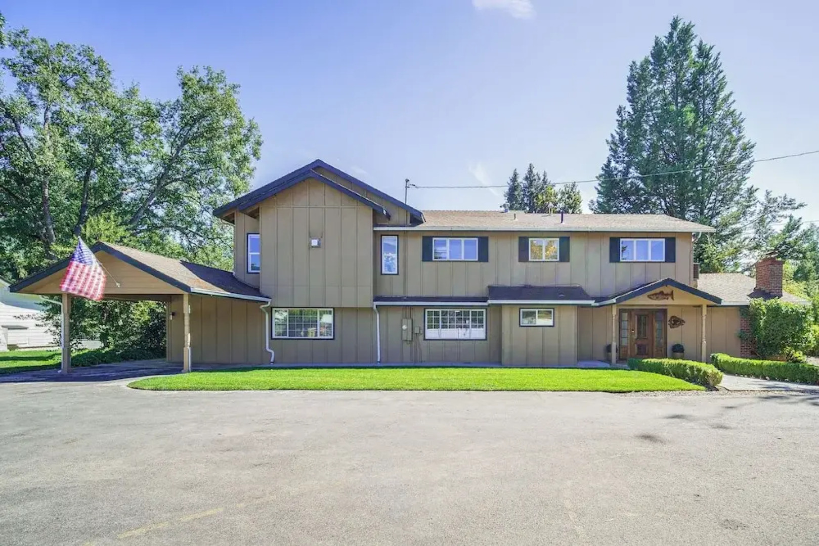 Lovely Riverfront Grants Pass Home: Pool & Hot Tub