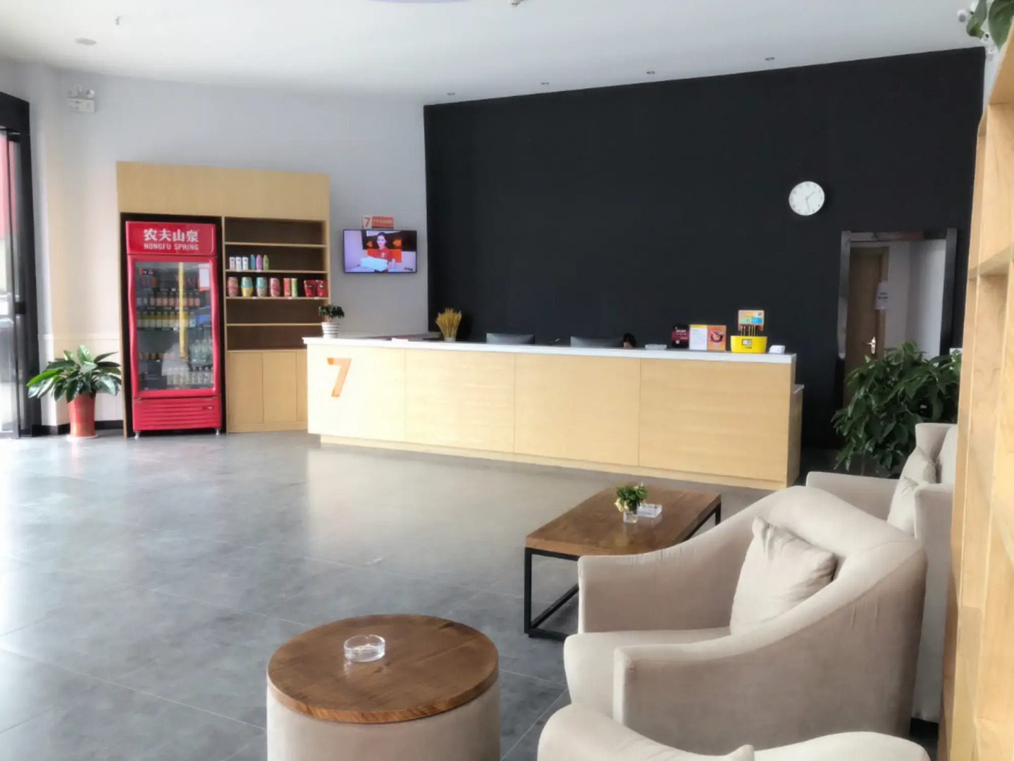 7 Days Premium Qianjiang Railway Station Longxiacheng