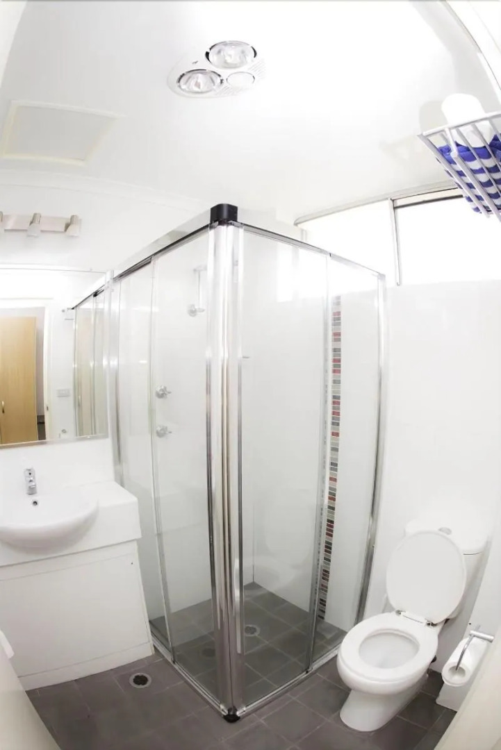 Bull 'n' Bush Hotel Motel