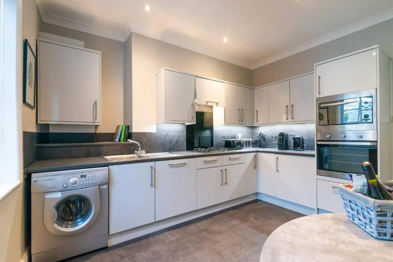 Modern Living 2 Bedroom Apartment South Wilmslow