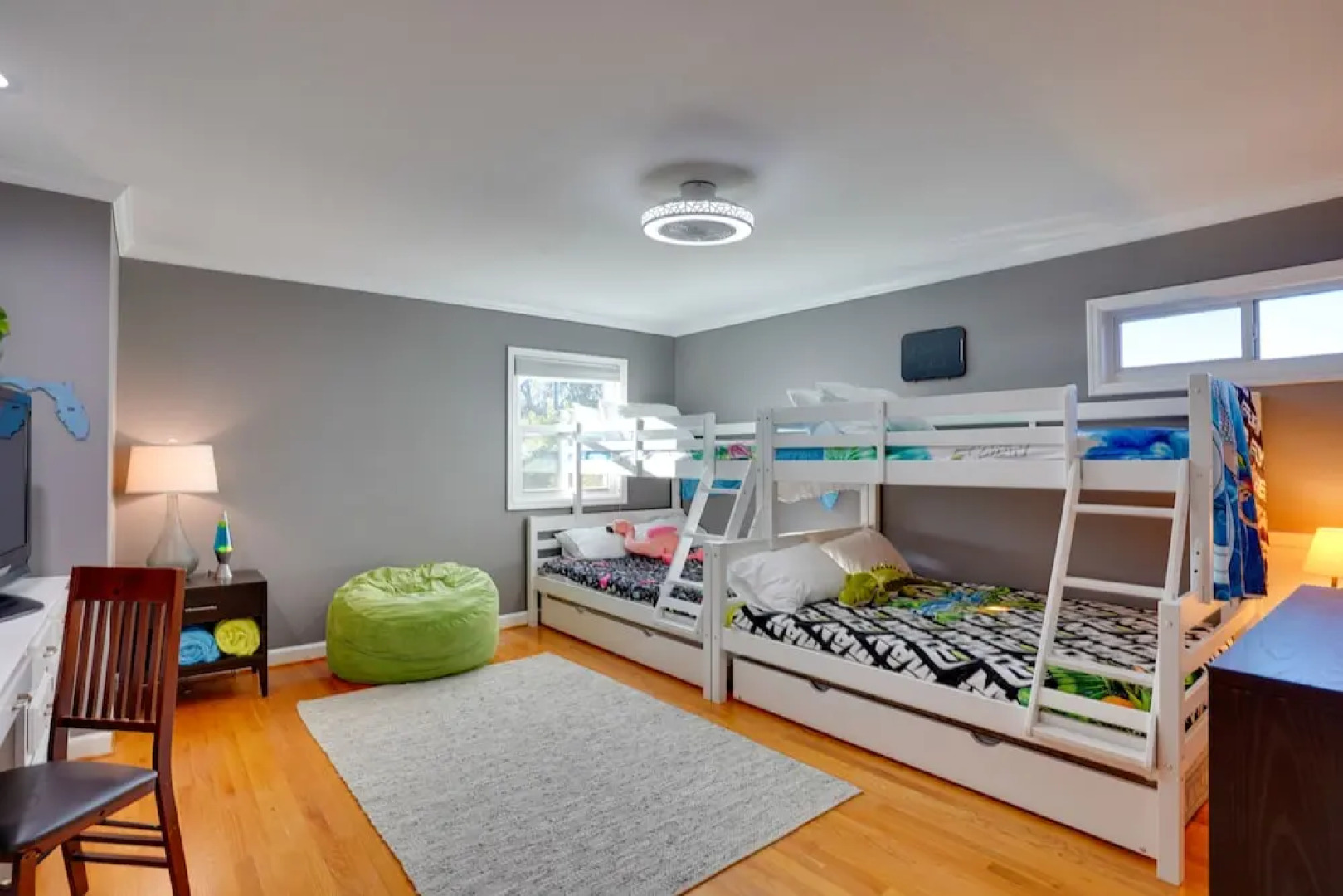 Lakefront Winter Haven Retreat: Hot Tub & Patio!