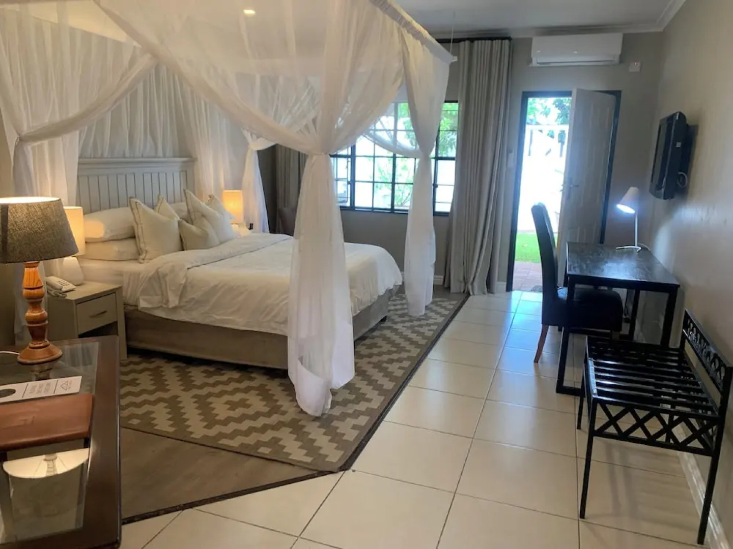 The Leslie - Bed & Breakfast