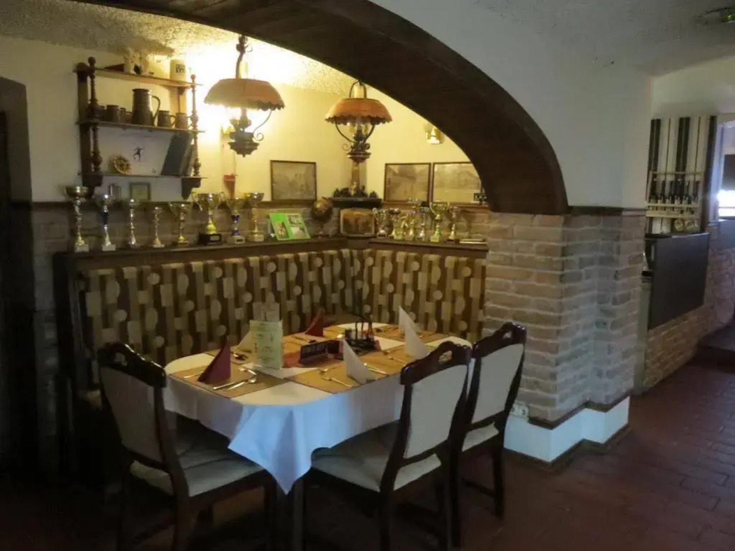 Hét Pecsét Fogadó Étterem