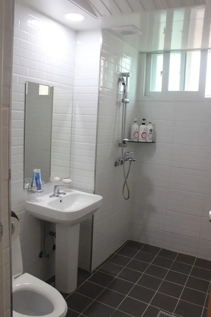 Hi & J Guesthouse - Hostel