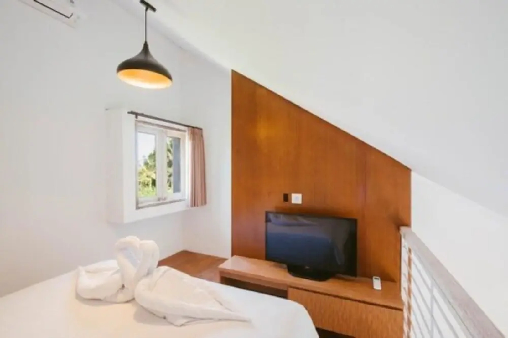 Istha Puri By Dwaraloka