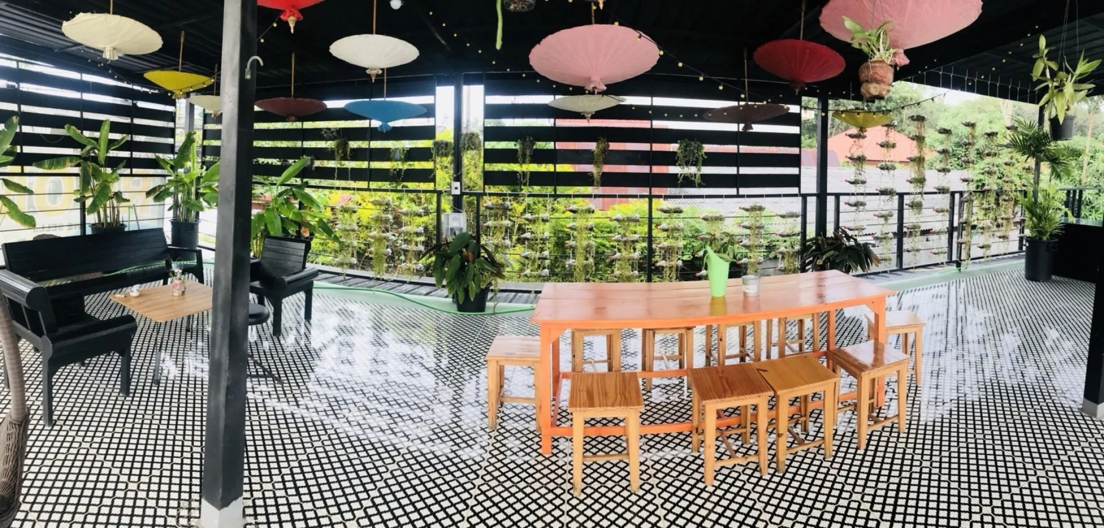 1715 House - White Rhino