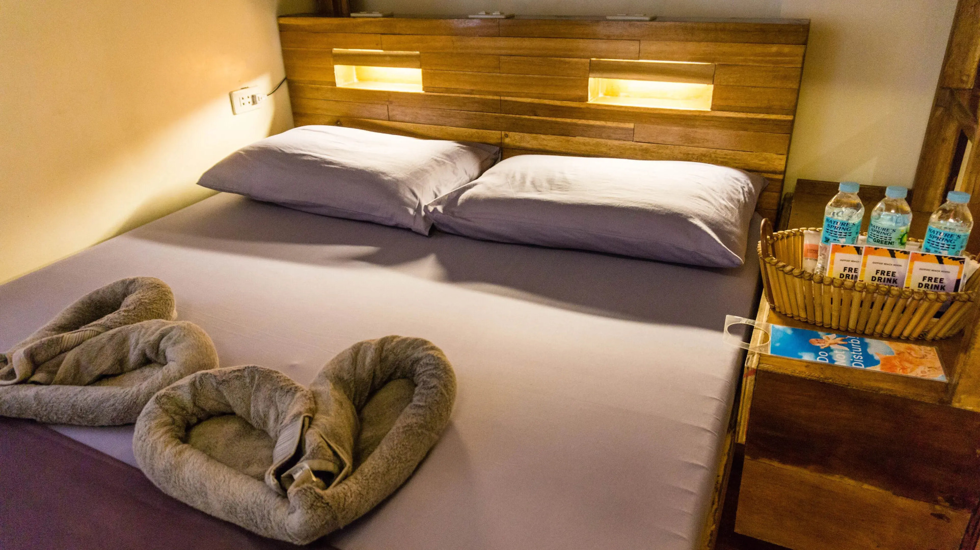 Outpost Hostel - Coron