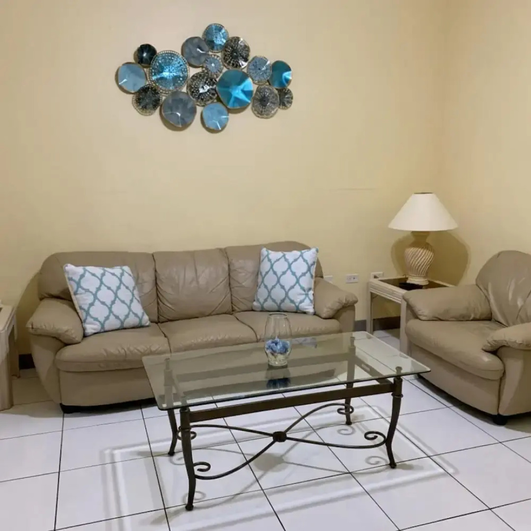 3 Suites Free Breakfast Steps to Beach