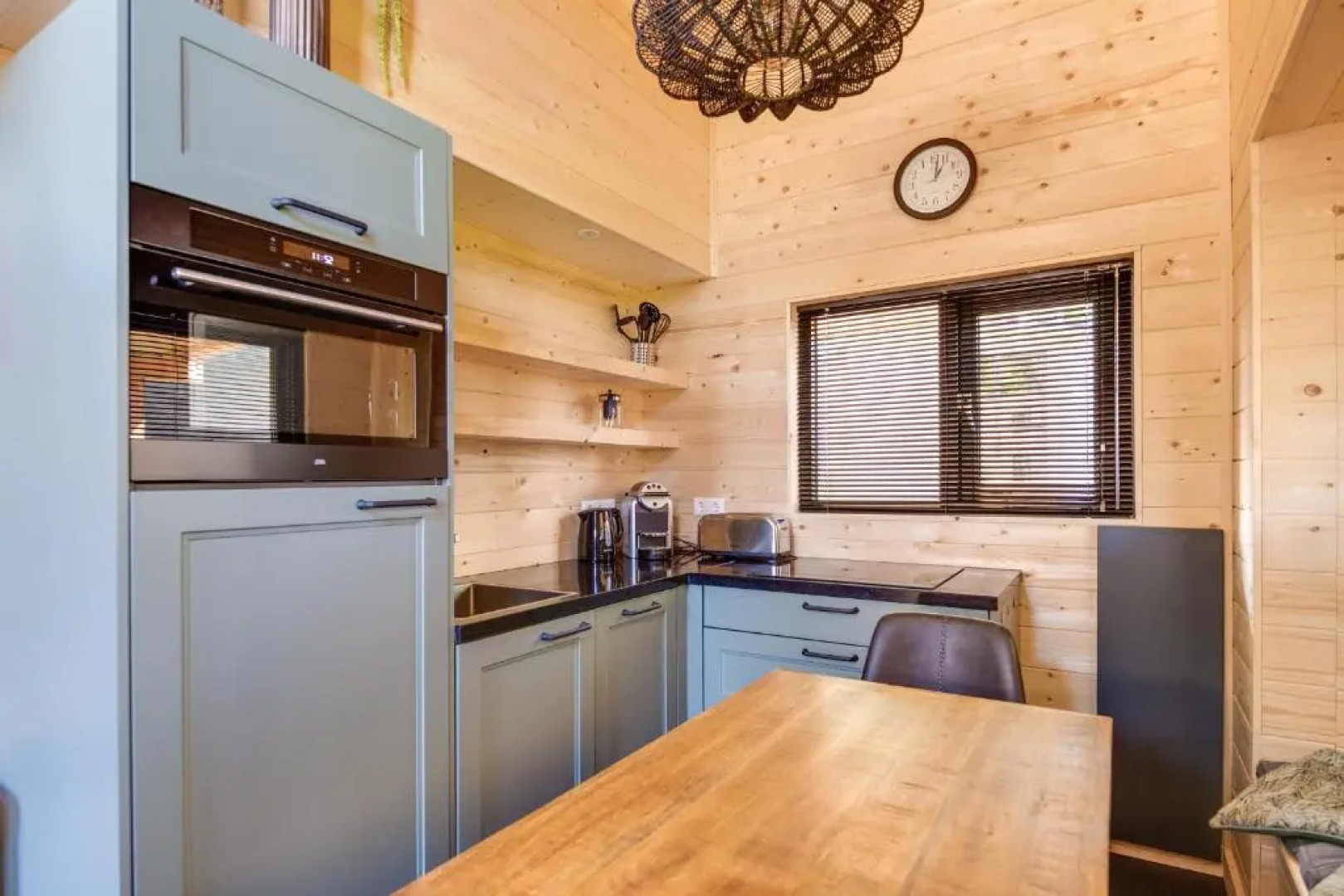 Fraai Tiny House aan het veluwemeer met uitzicht & veranda