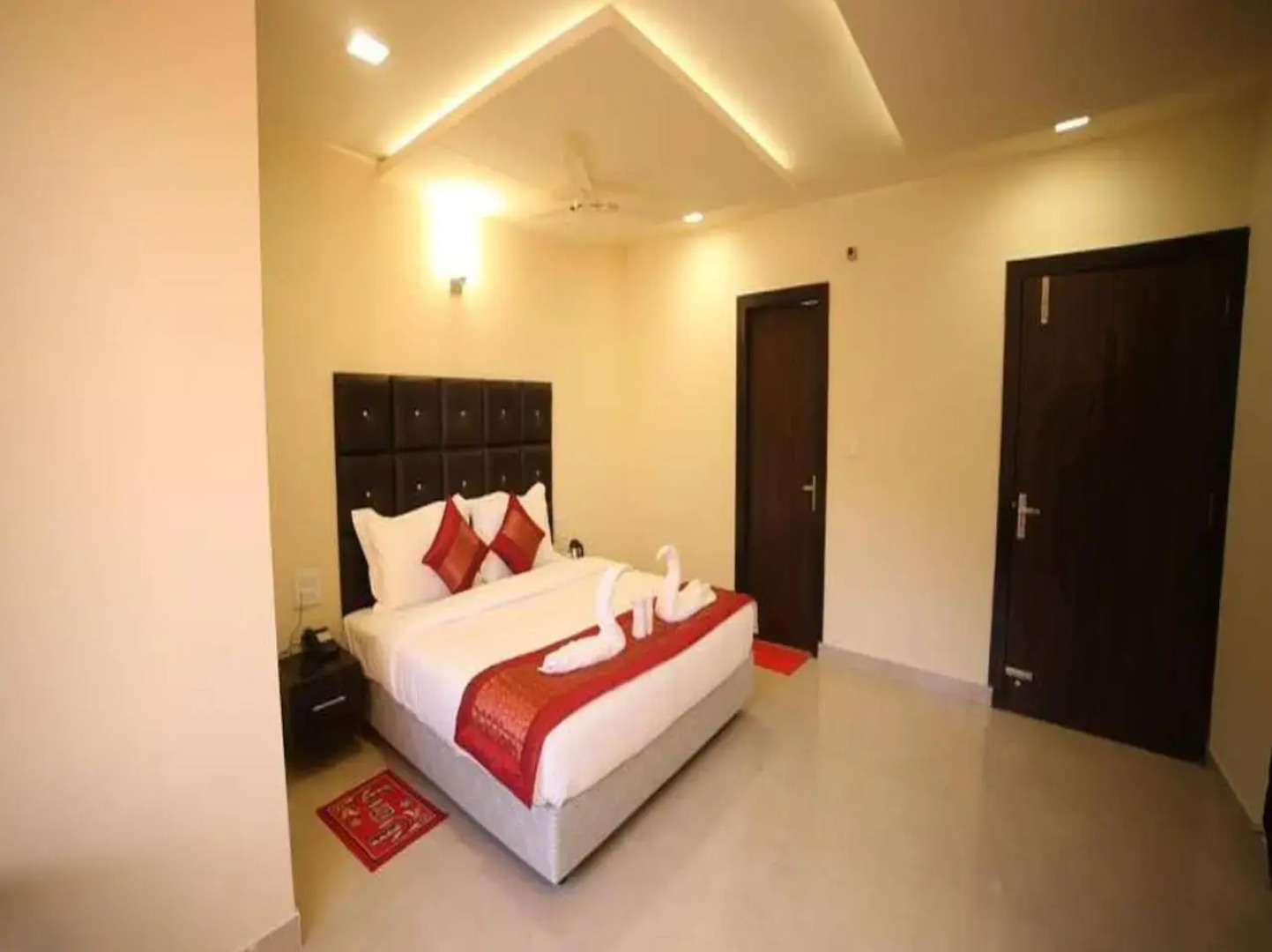 Royal Rosette Lake View Boutique Hotel