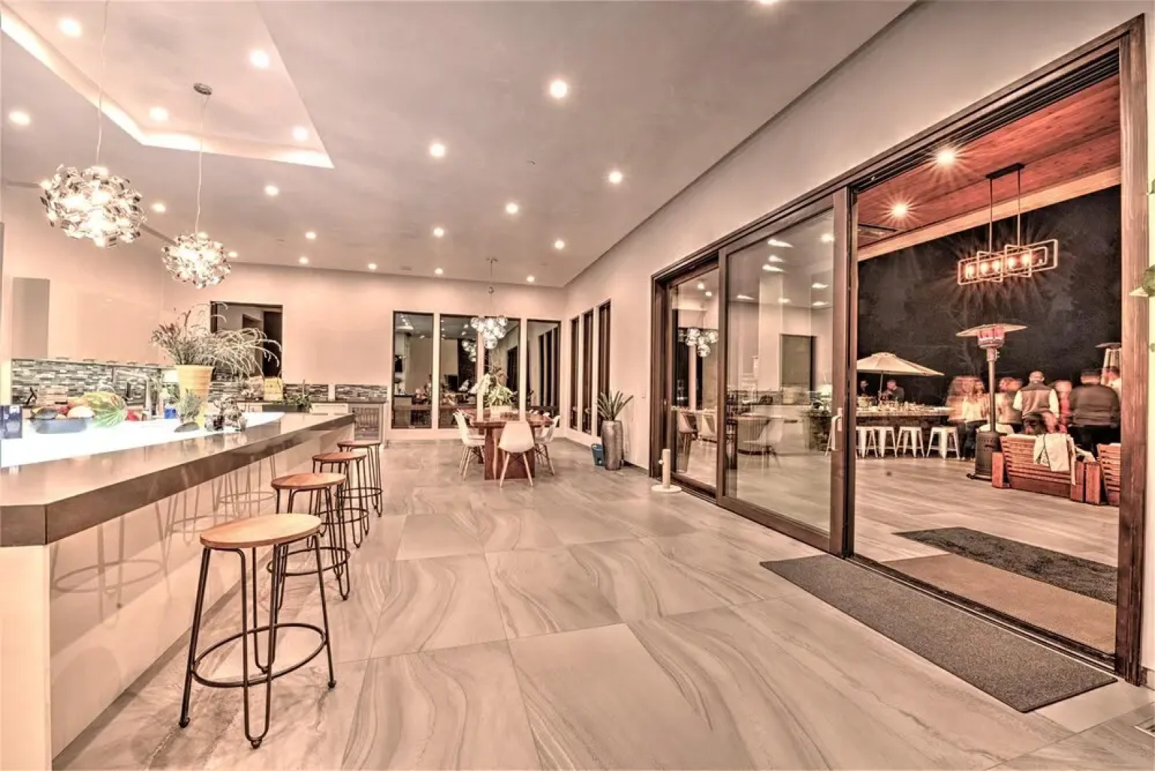 Lx1a: Luxury Contemporary Villa in The Middle of Nature