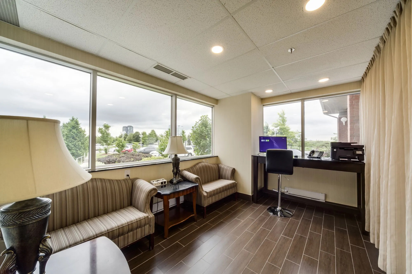 Monte Carlo Inn Vaughan Suites