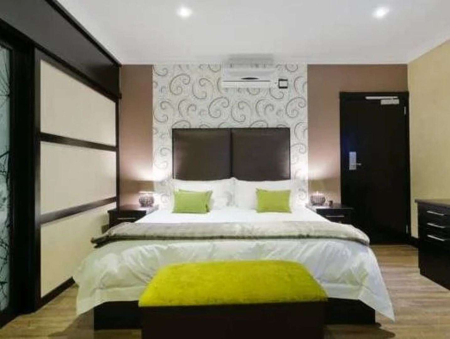 The Executive Suites  555