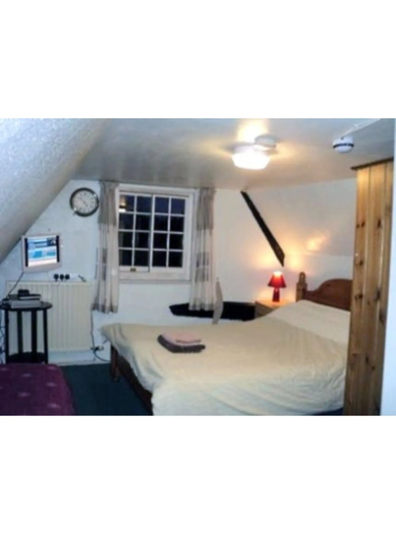 Three Horseshoes Inn