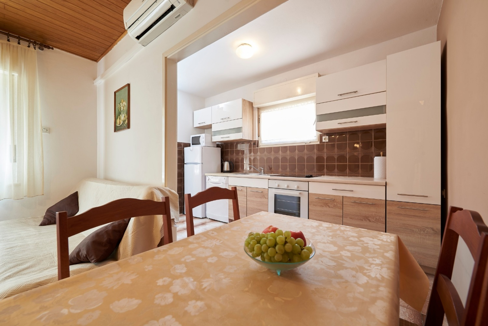 Apartment Ivo - with garden: A1 Trogir, Riviera Trogir