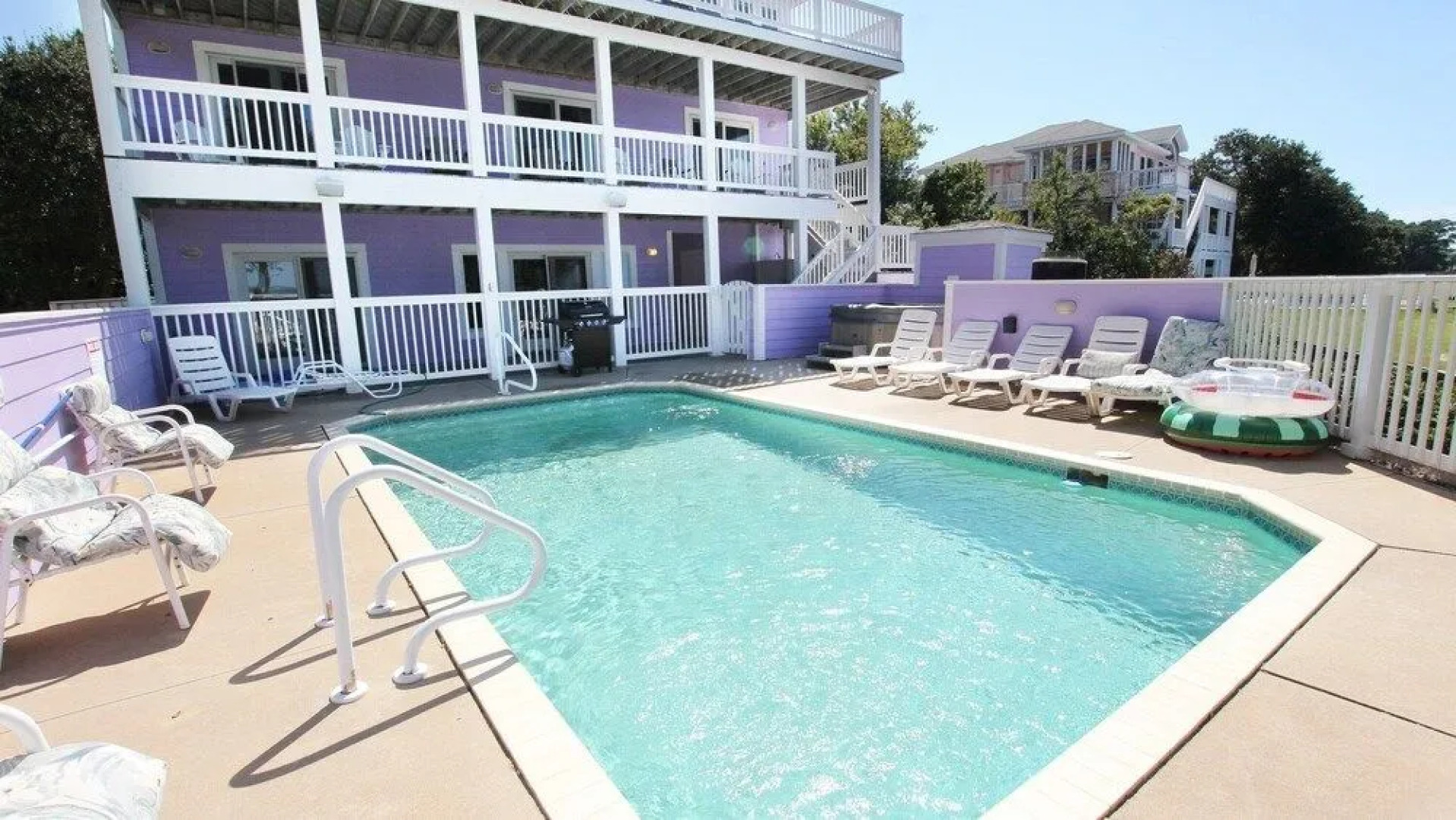 Sound and Color - 8 Br Home