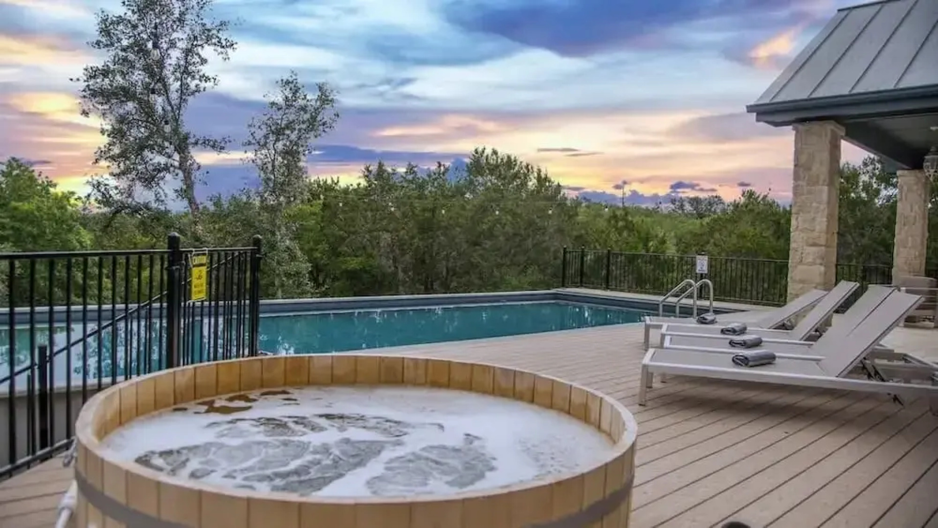 Spicewood Lodge W/pool, Hottub