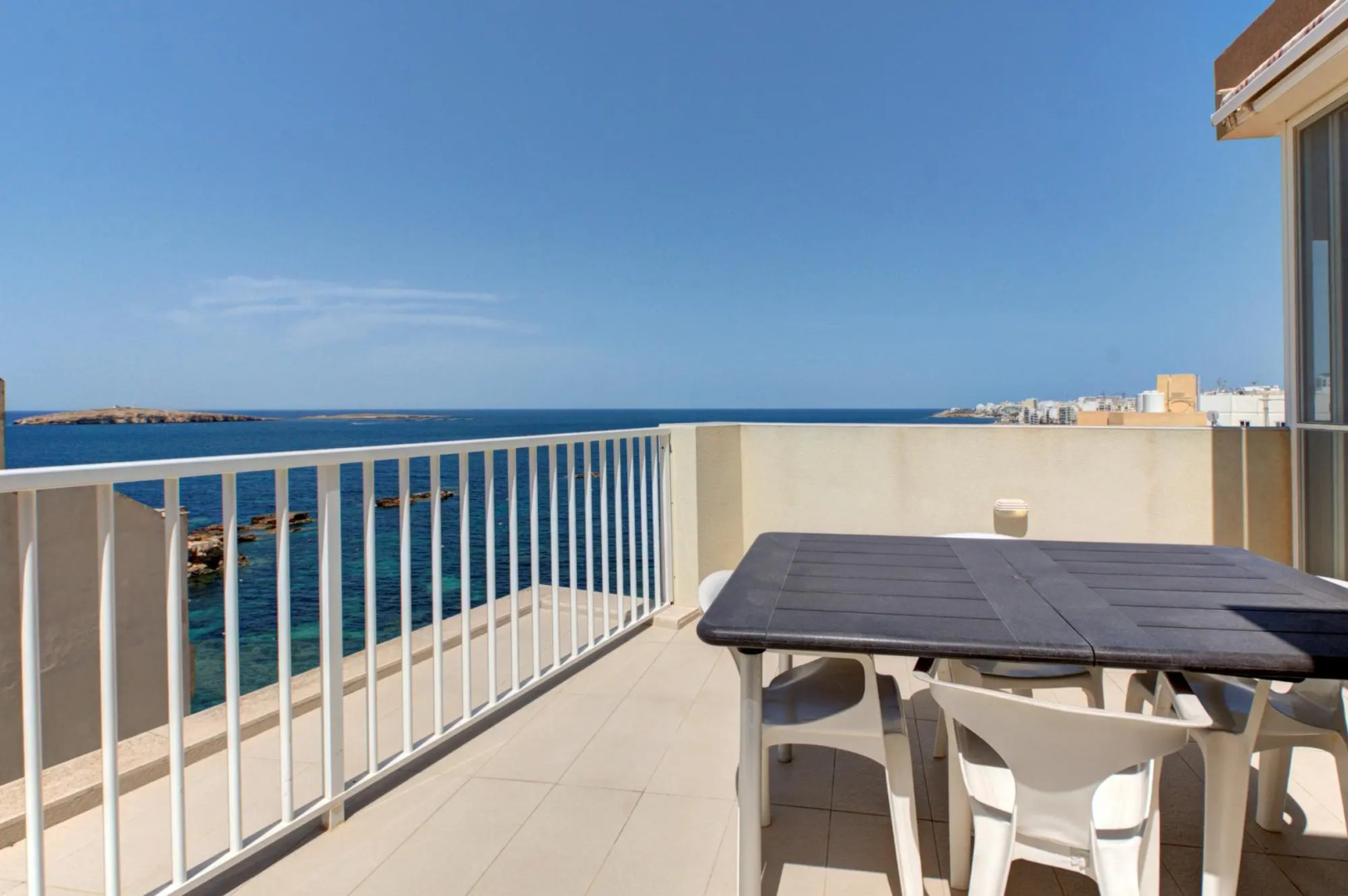Modern Seaside 2 BR APT w Spectacular Views