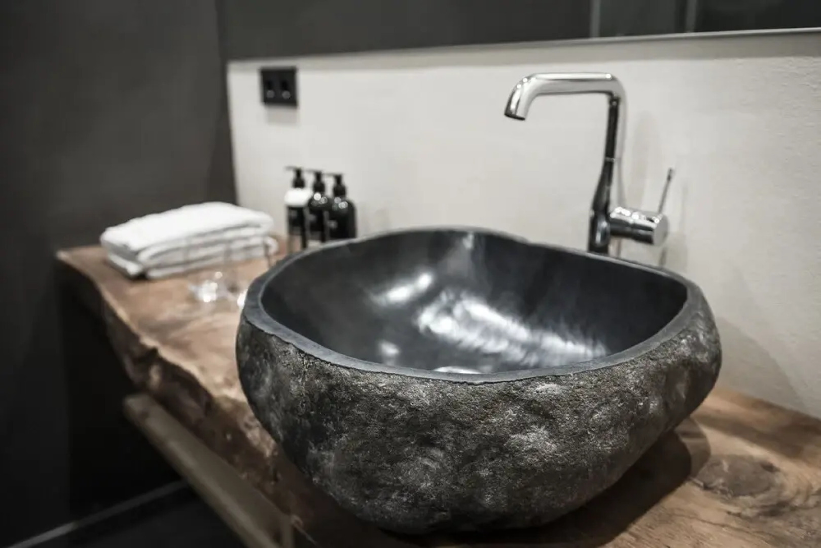 Presulis Hideaway Apartments & Restaurant