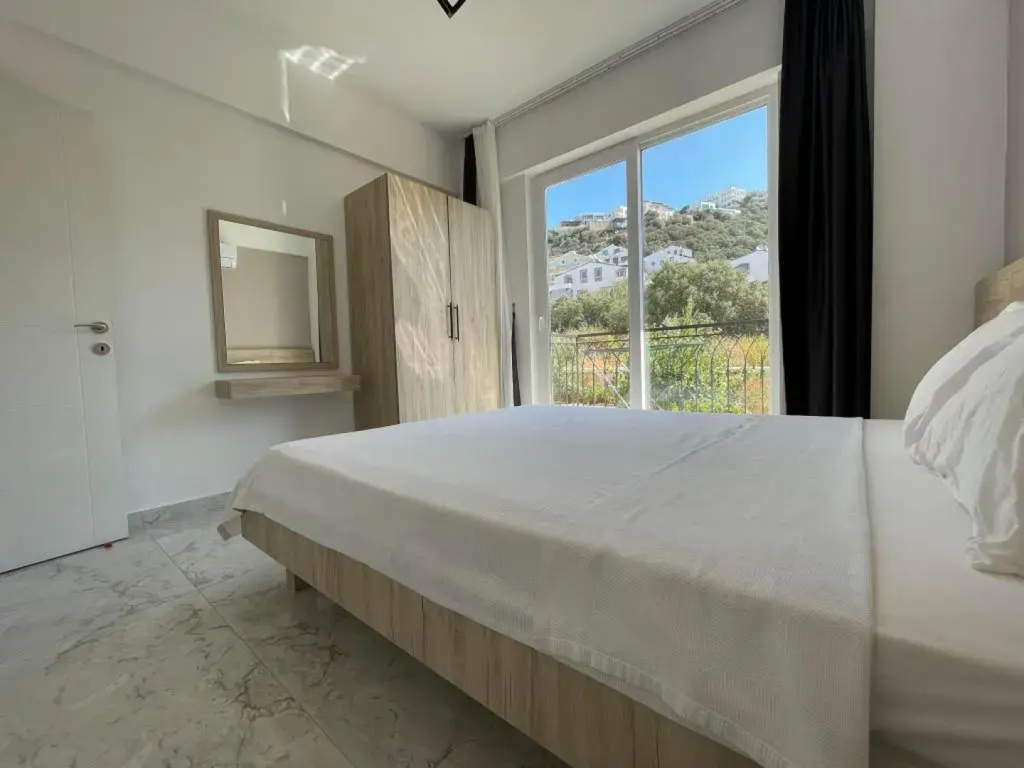 Kaş Eylül Suit Apart