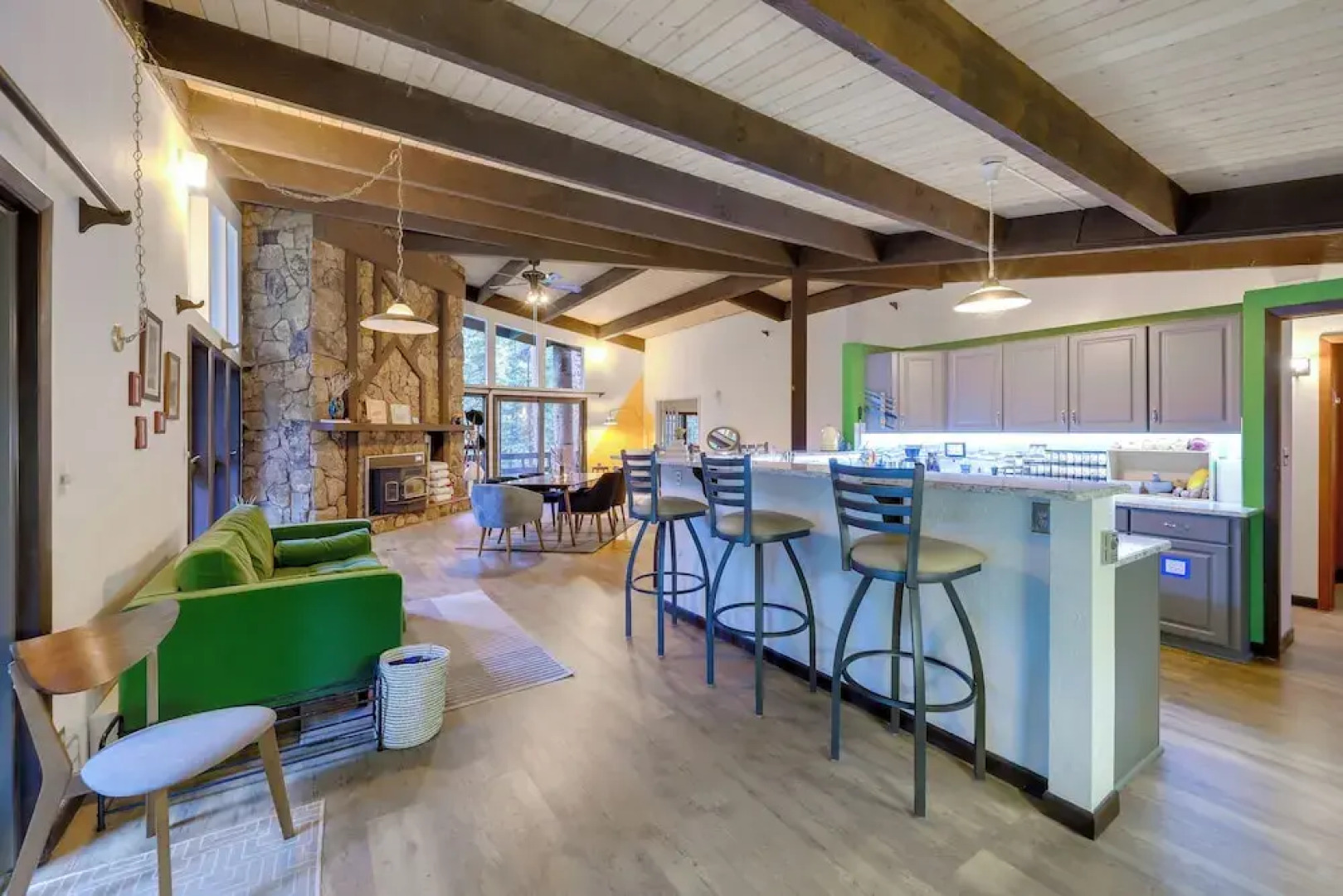 Mid-century Cabin: Creekside, Easy Access to I-70