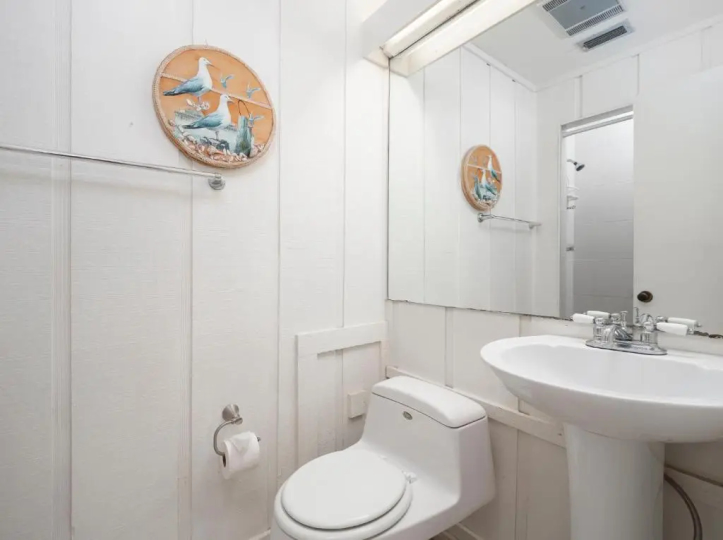 Cozy Cottage, 3 Bedrooms, Sleeps 6, Ocean Front, Pet Friendly, WiFi