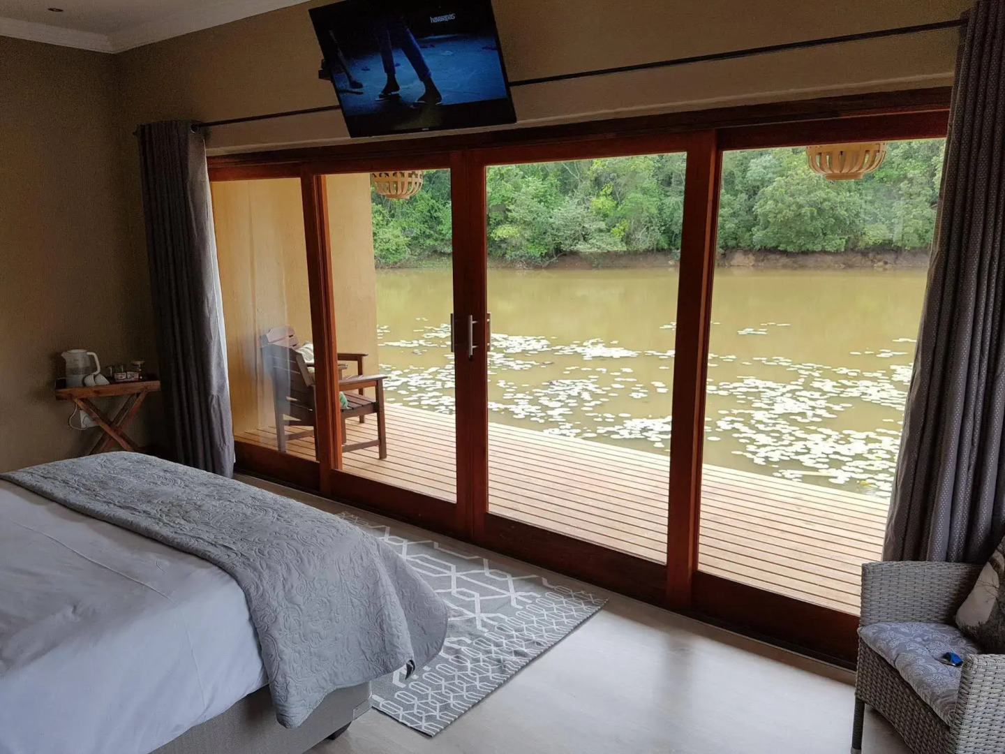 Bambuu Lakeside Lodge