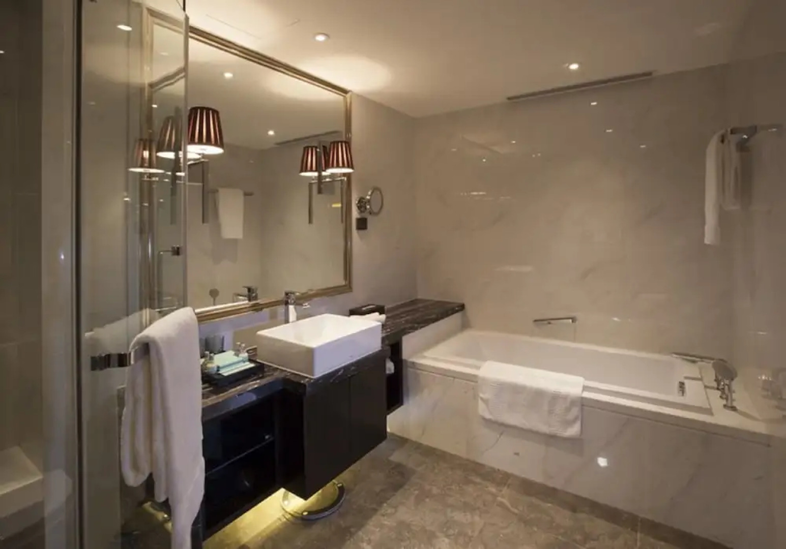 Lee Garden Service Apartment