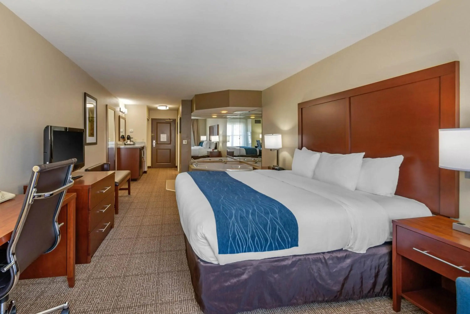 Comfort Inn & Suites Northern Kentucky