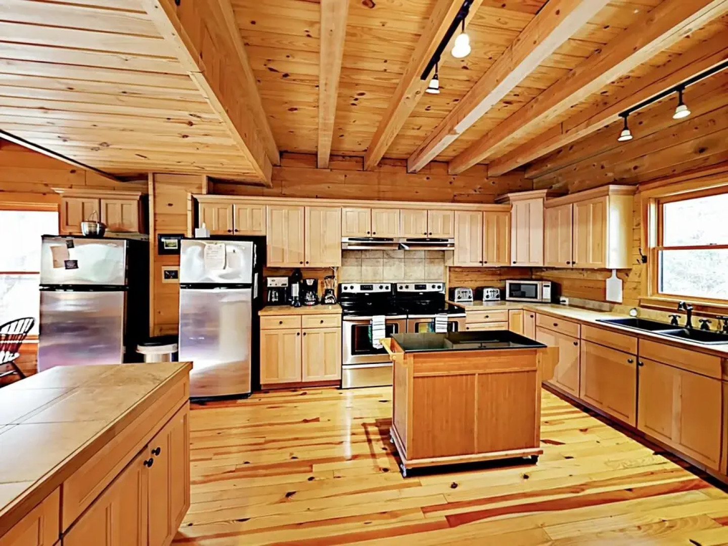 Linger Longer Lodge - 8 Br Home