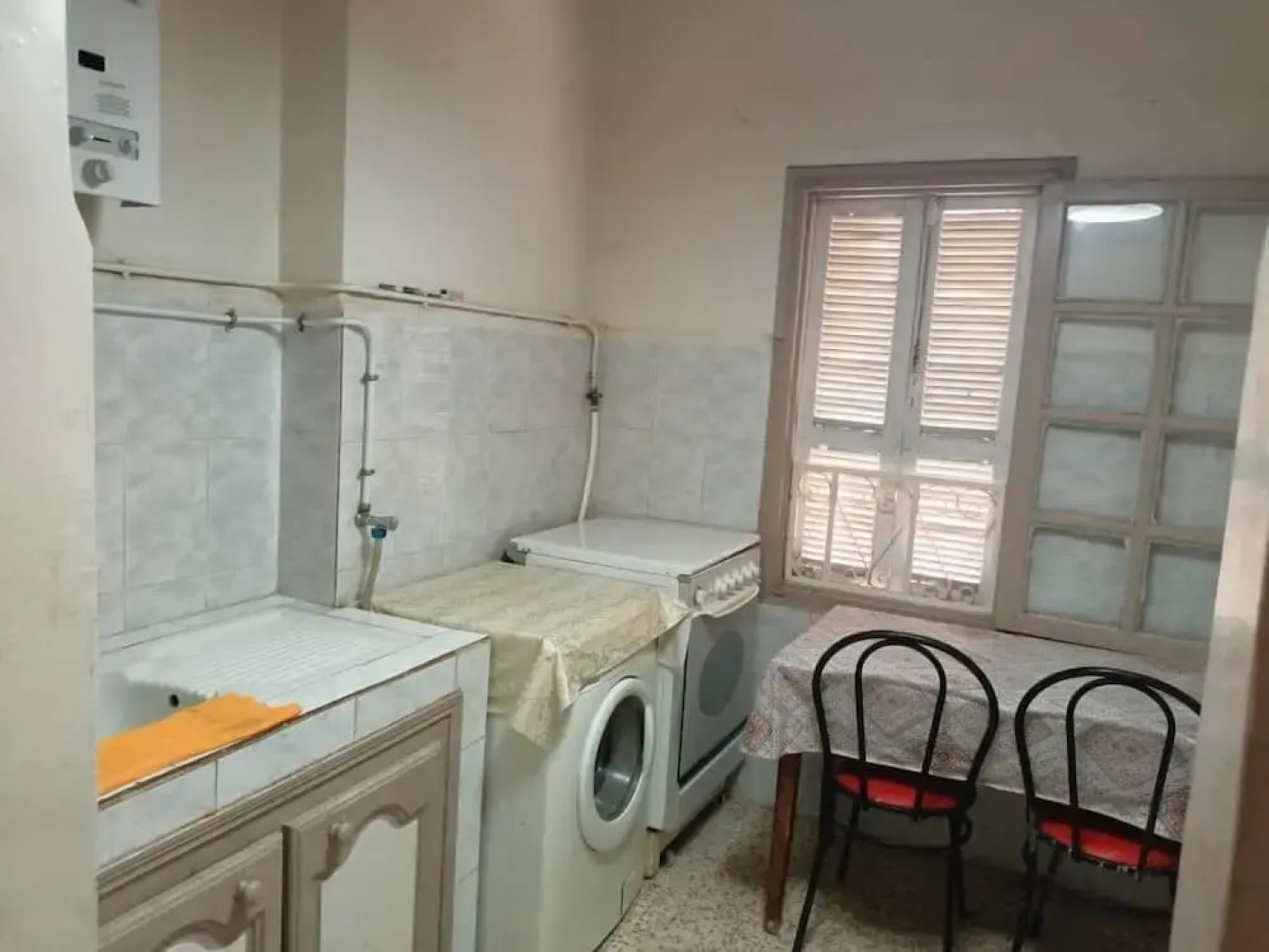 F2 bien équipé en centre-ville de Béjaïa