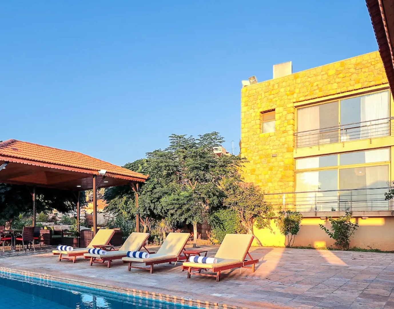 Villa Naya Branch 6  Saltus