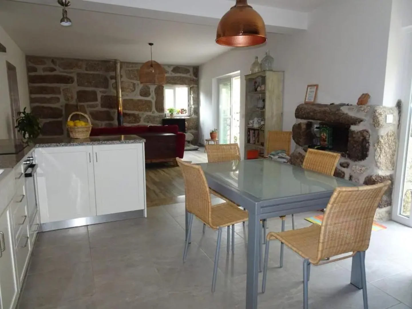 A Casa Com 2 Pereiras