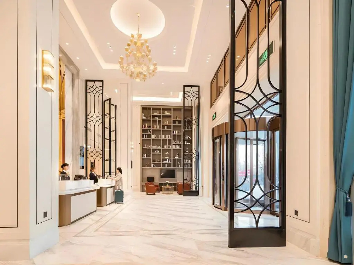 Vienna International Hotel (Luyi Passenger West Station)