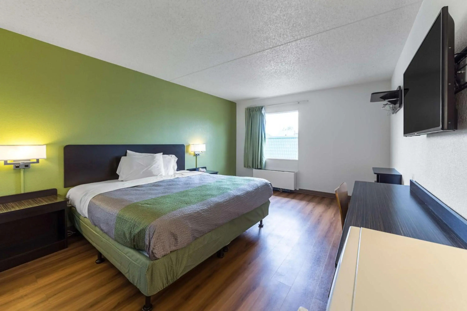 Motel 6 Warminster, PA