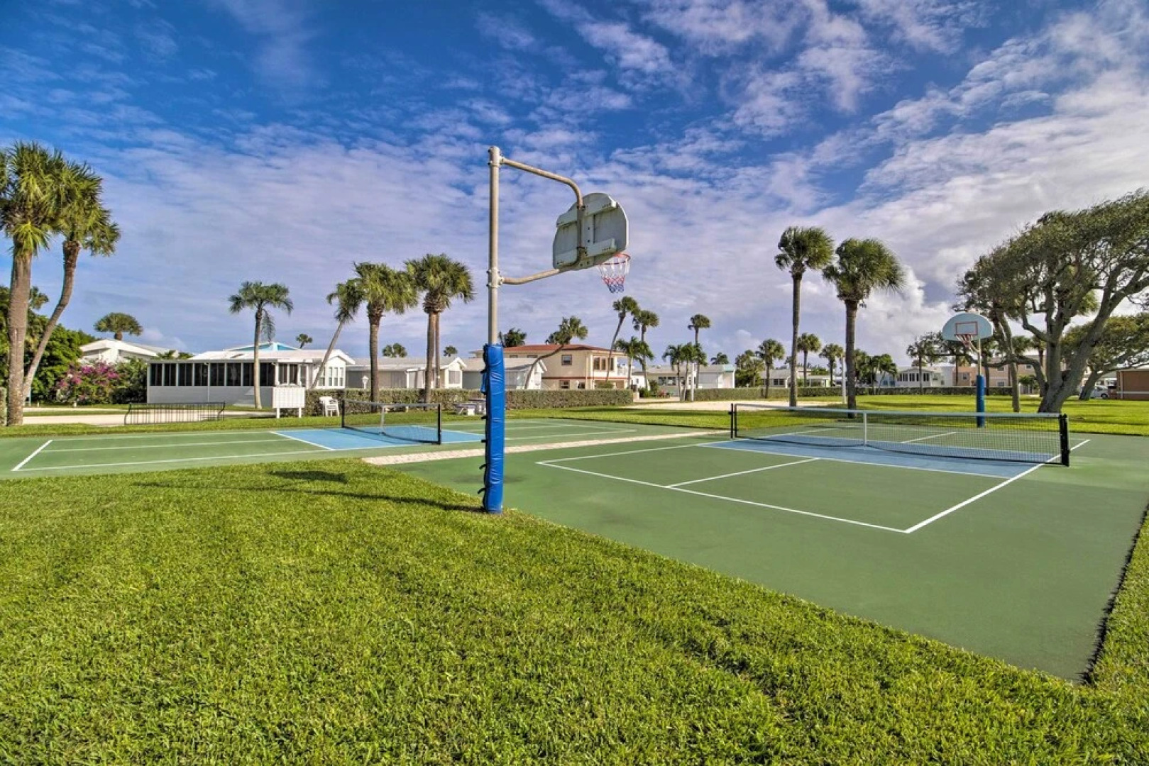 Cozy Jensen Beach Home: Pool Access, Walk to Beach