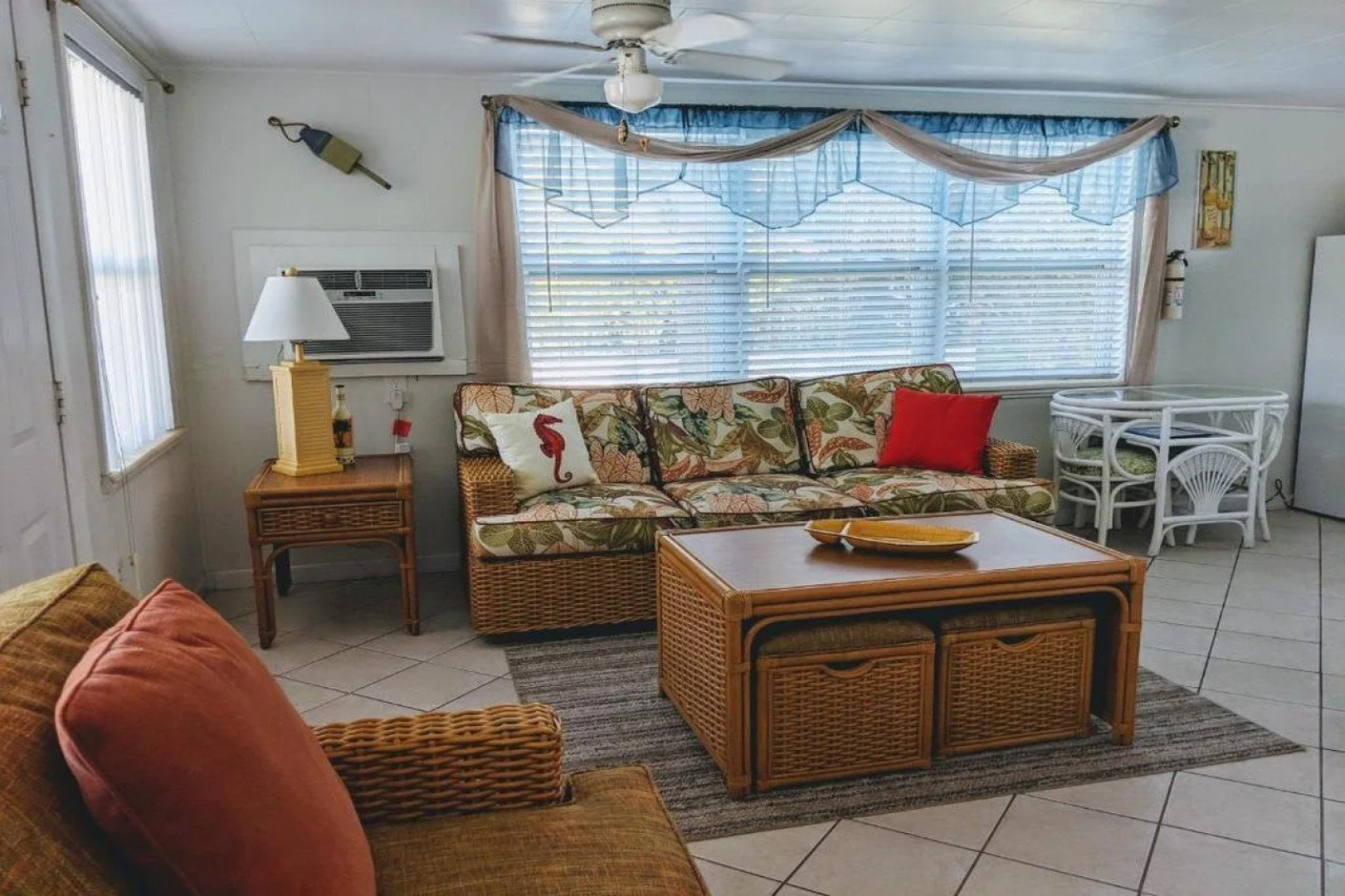 Tropical Winds Beachfront Motel and Cottages