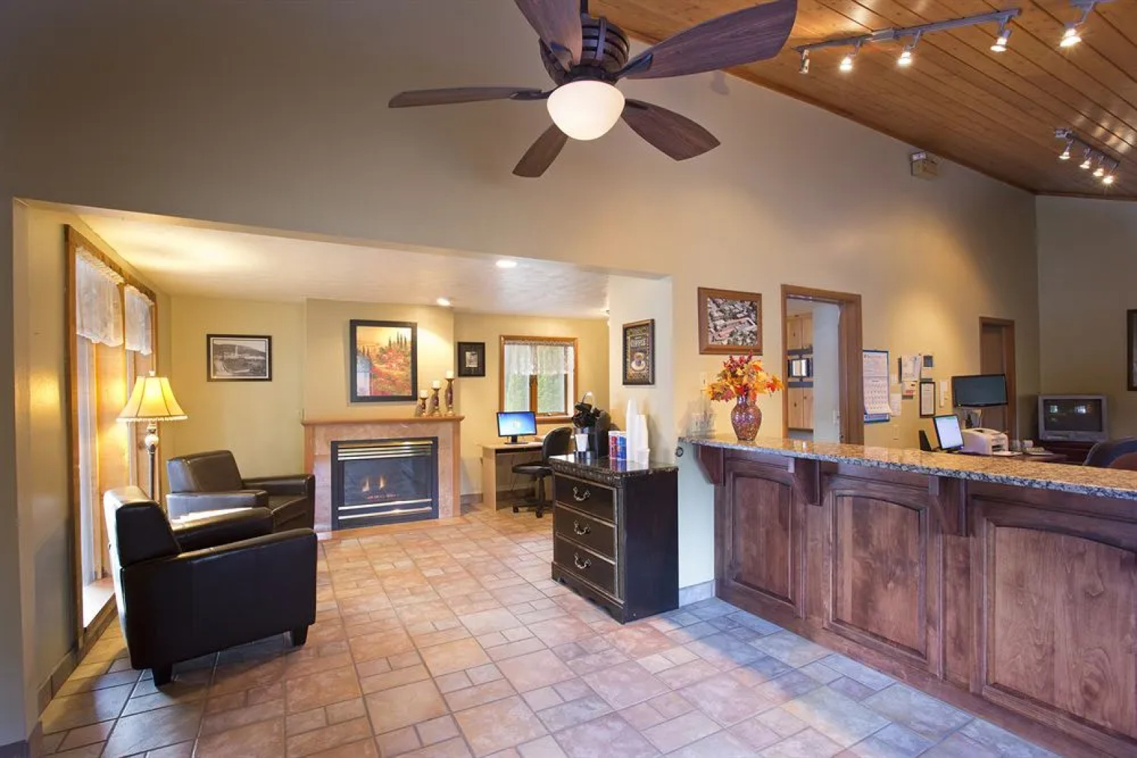 Glenwood Springs Cedar Lodge