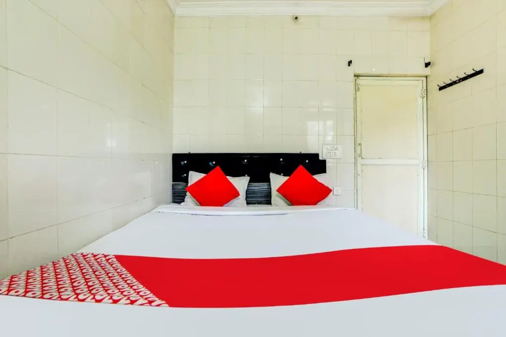 OYO 29087 Hotel Golden Pride