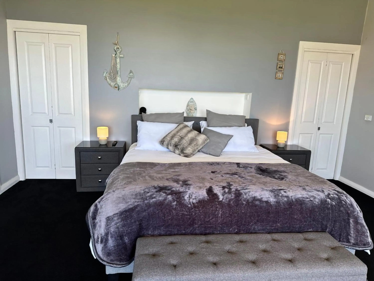 Luxurious Ocean front home, pets welcome, open fire large and spacious