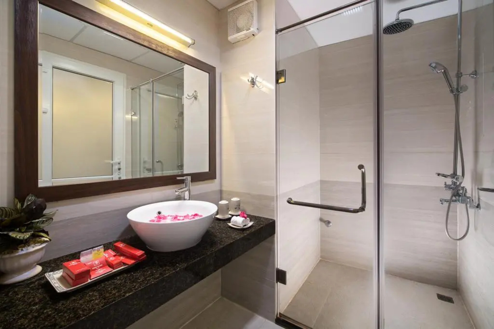 Отель Silk Flower Hotel & Spa