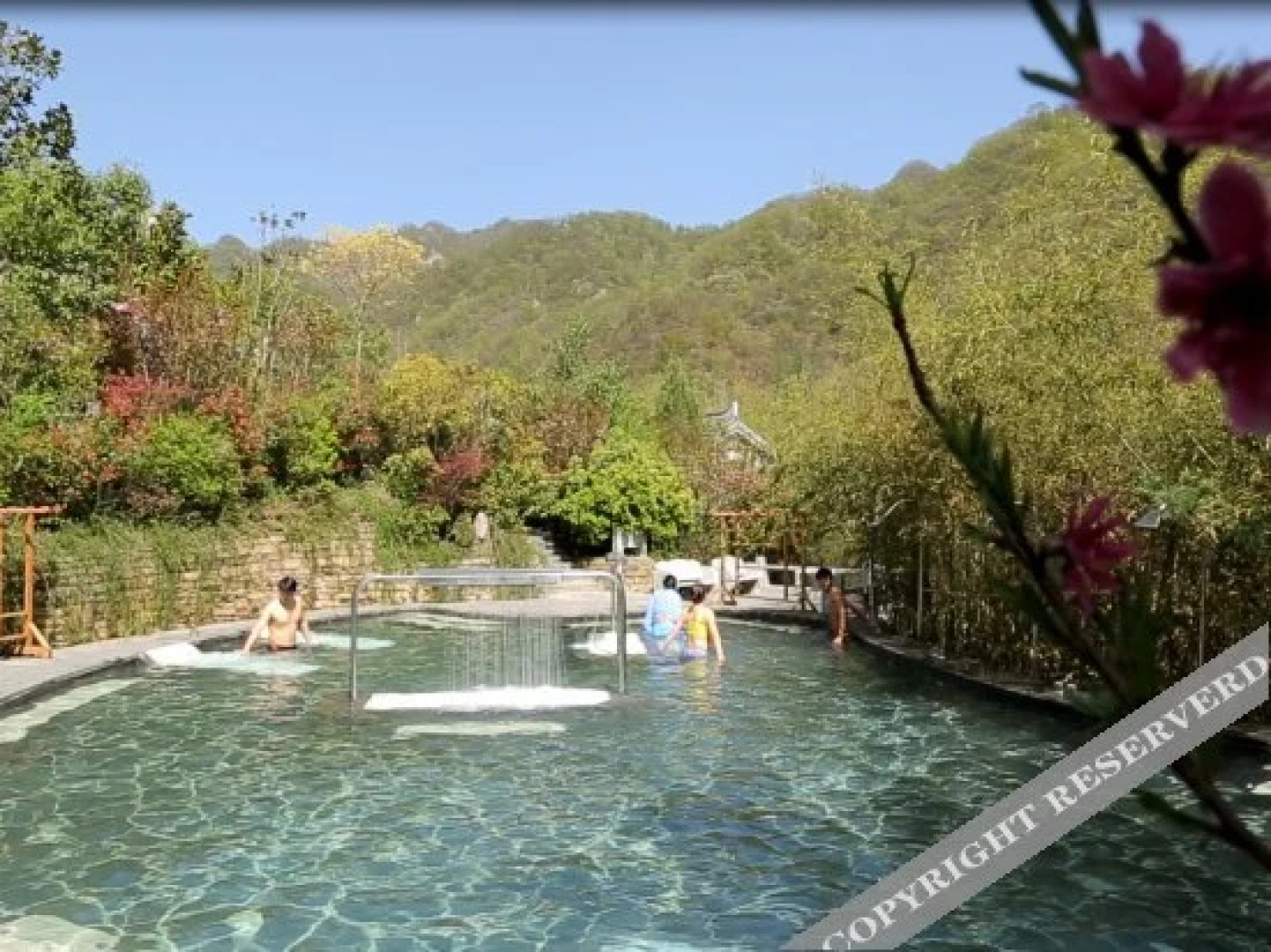 Yihe Funiu Shanju Hot Spring  Hotel