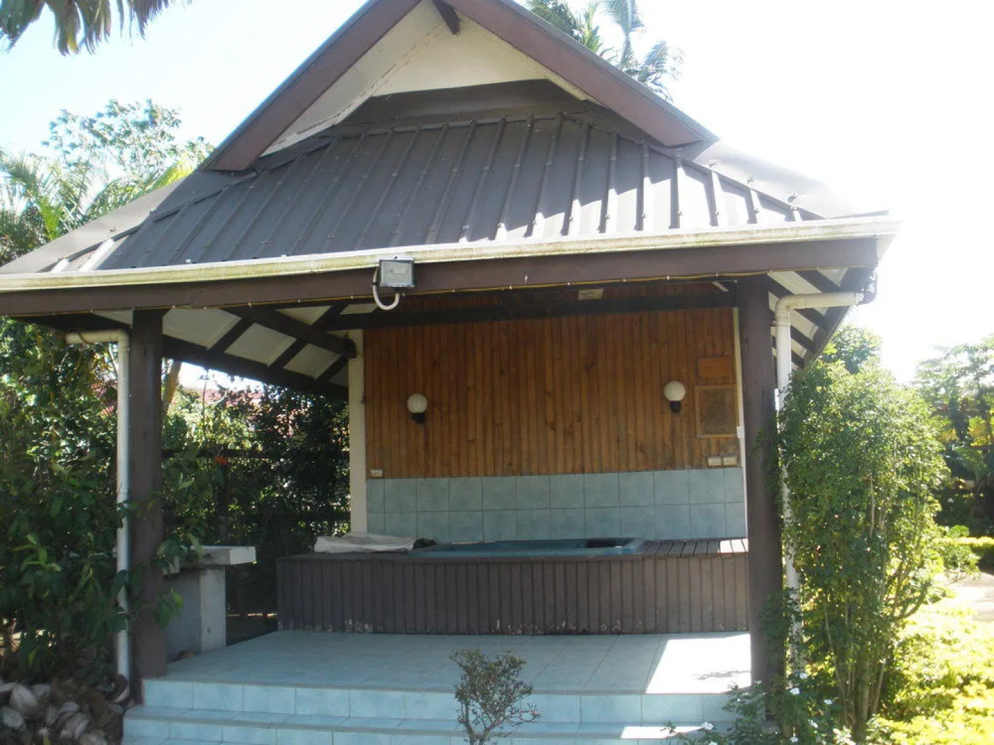 Shalini Garden Hotel & Apartment