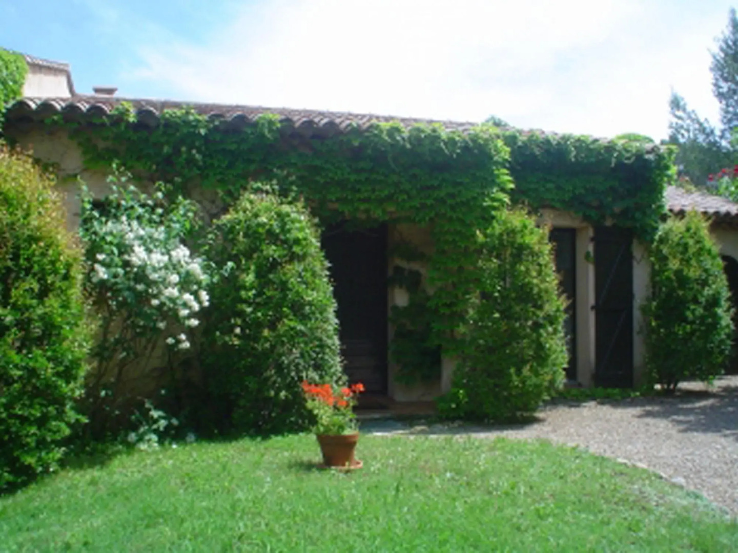 Lush Holiday Home in Draguignan With Private Garden