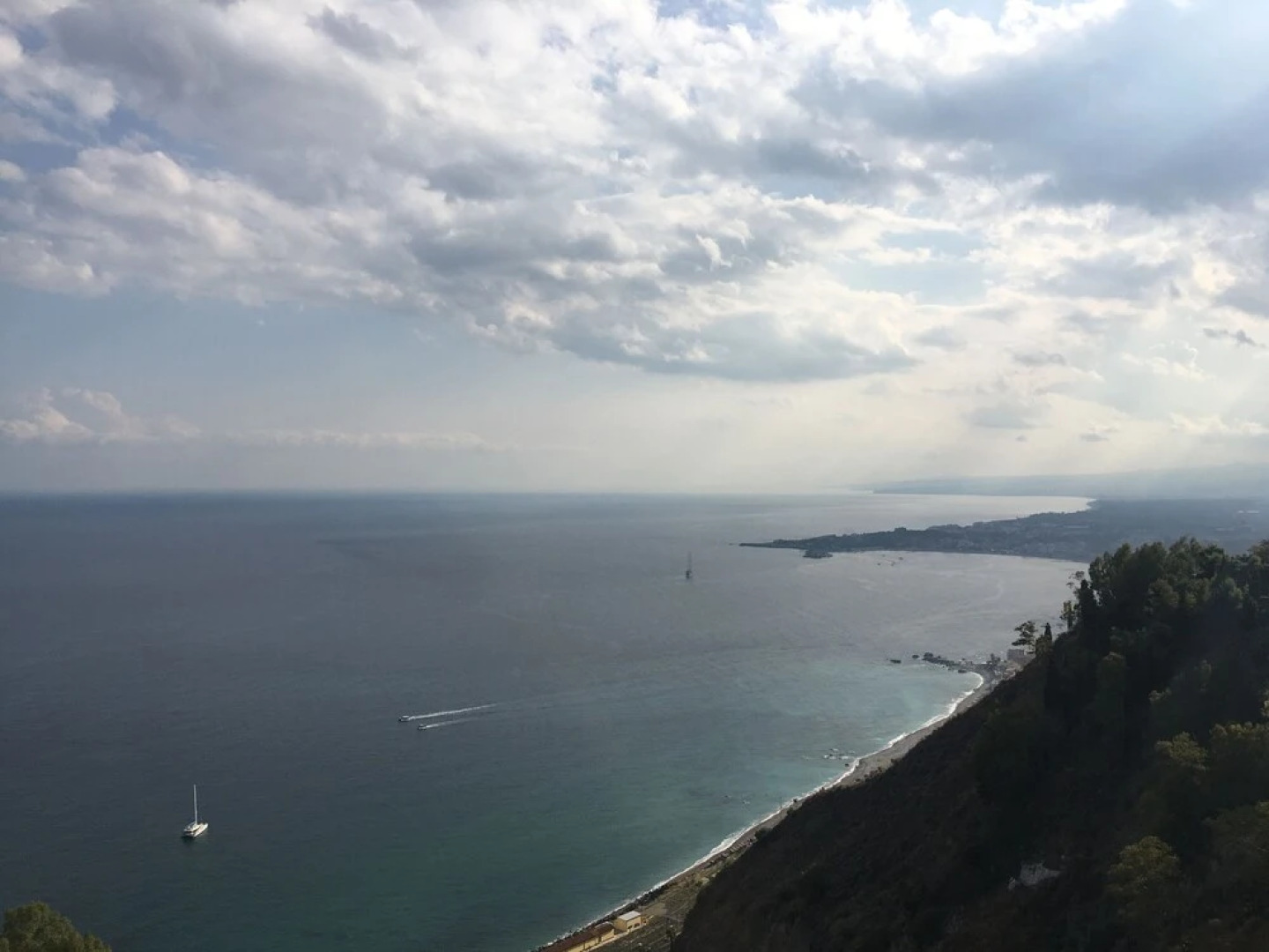 Etna Apartment with swimming pool, garden aBBQ: close to Taormina, Etna and Sea!