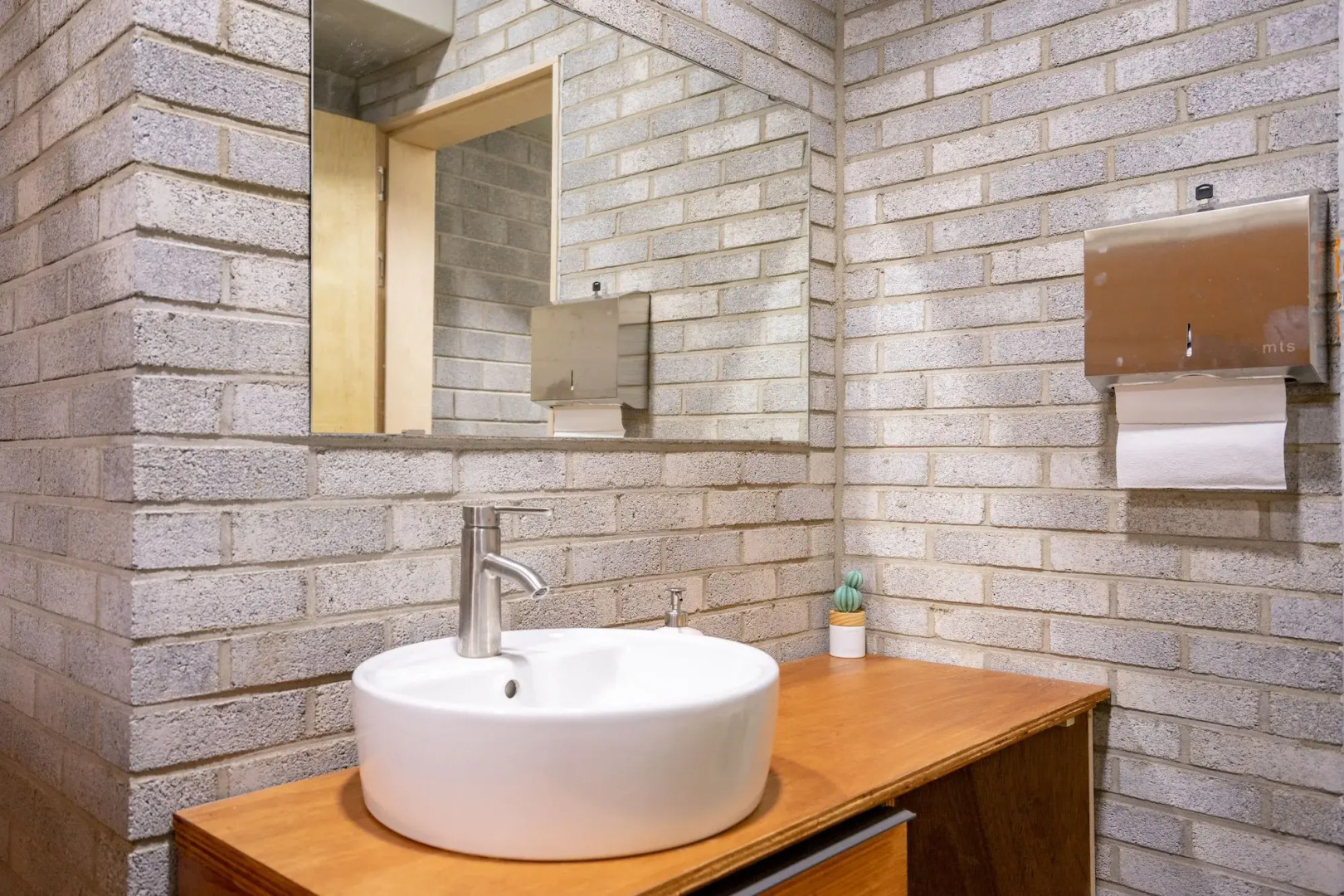 Mireuk Mireuk Beer Hostel